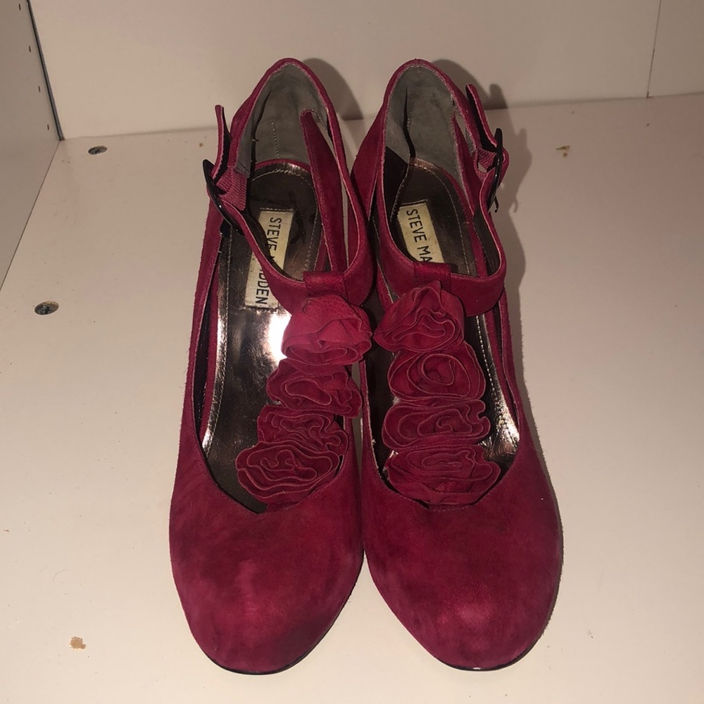 LAST CHANCE Steve Madden Suede Rosette Heels Sz 9